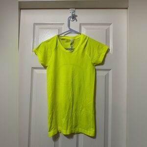 Lululemon swiftly short sleeve size 4 euc